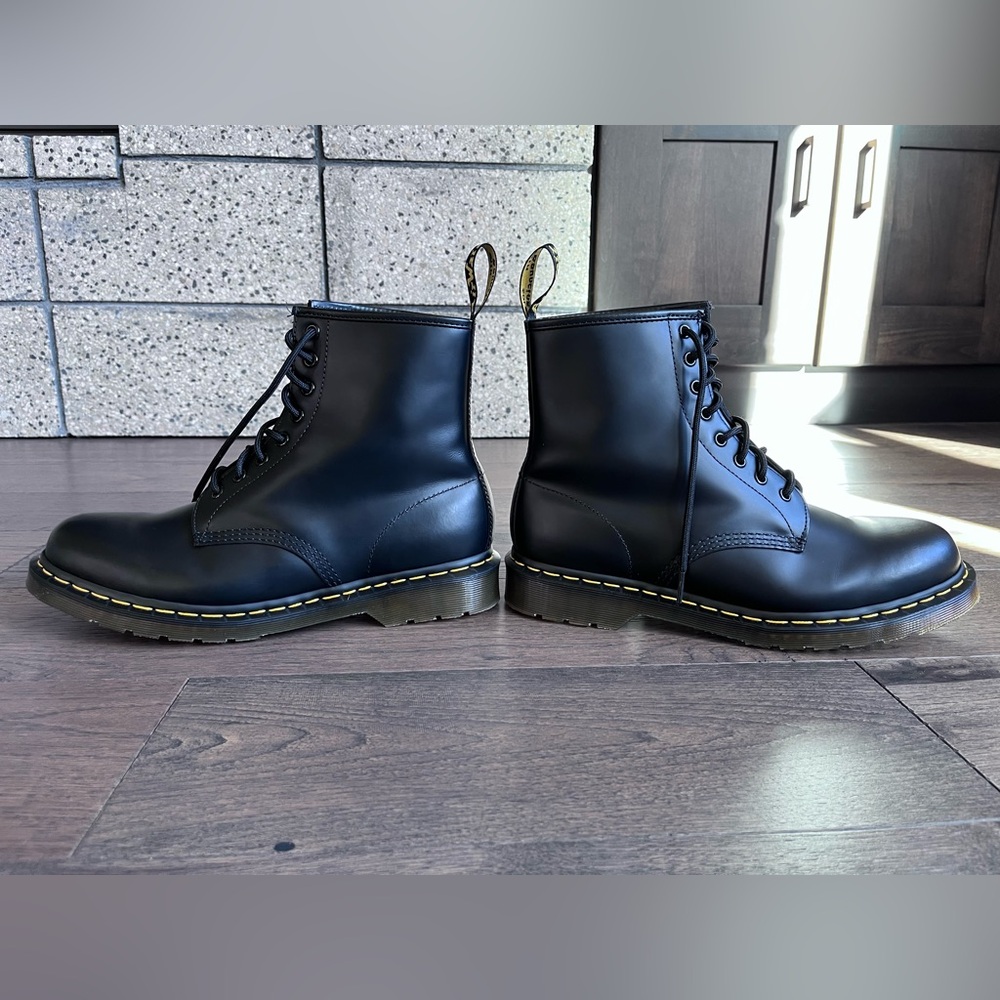 Dr. Martens 1460 Smooth Leather Boots Black Size 11 Men / 12 Women - Picture 2 of 12